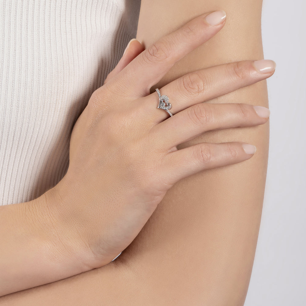 Hallmarkfinejewelry Heart Chevron Ring in Sterling Silver with 1/6 Cttw of Diamonds