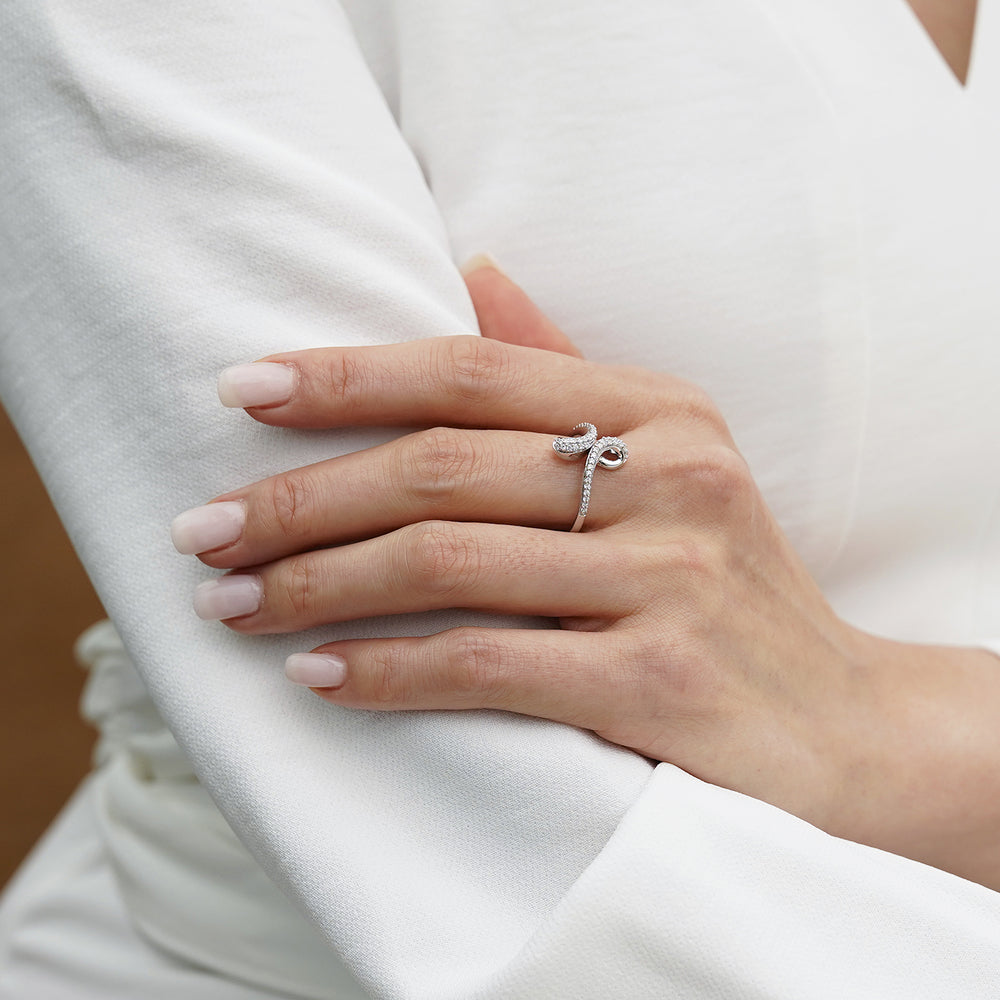 Hallmarkfinejewelry Abstract Infinity Ring in Sterling Silver with 1/4 Cttw of Diamonds