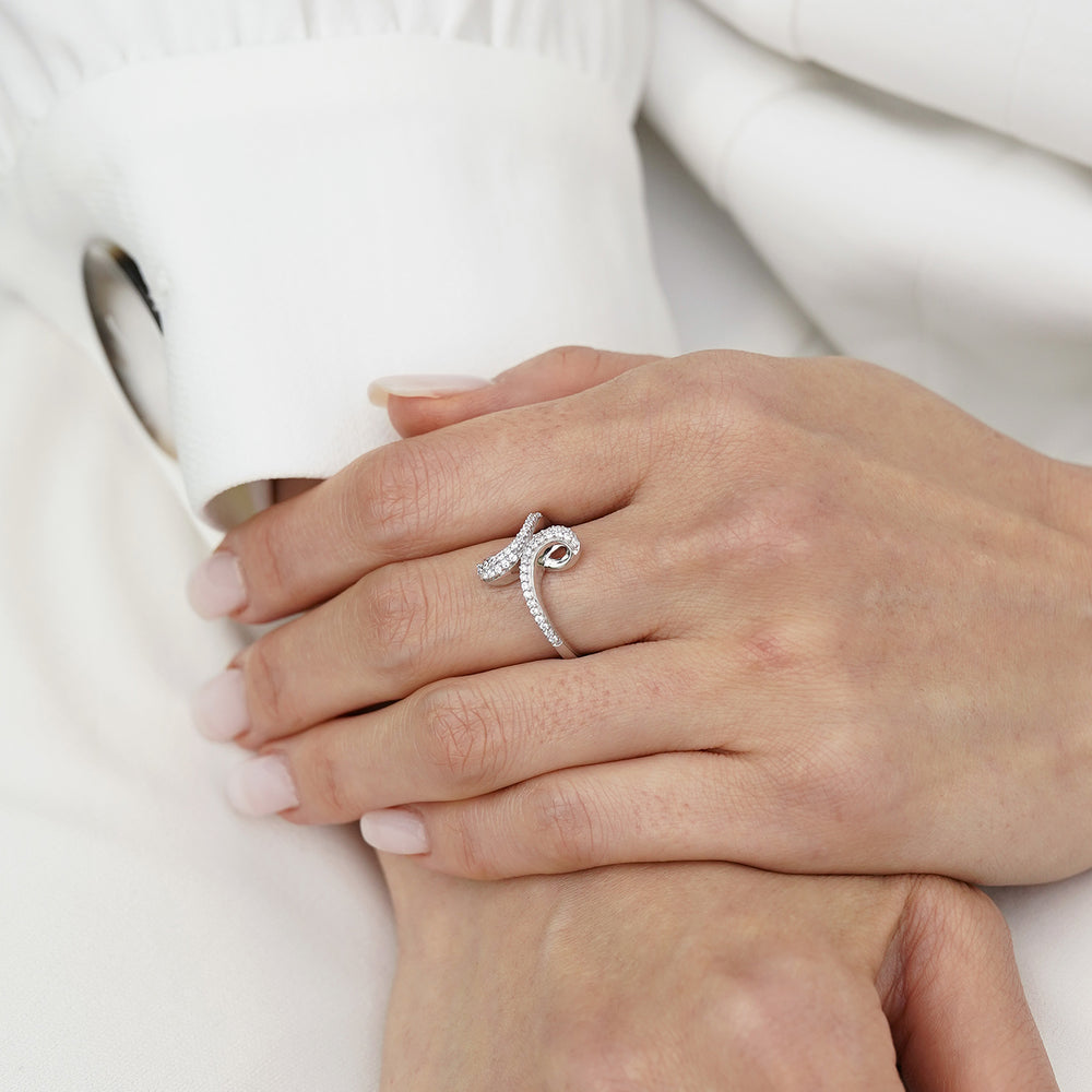 Hallmarkfinejewelry Abstract Infinity Ring in Sterling Silver with 1/4 Cttw of Diamonds
