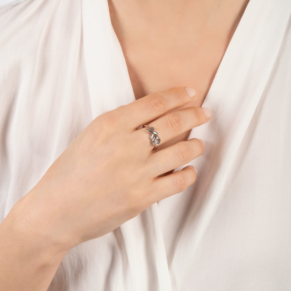 Hallmarkfinejewelry Sculpted Hug and Kiss Ring in Sterling Silver with 1/20 Cttw of Sparkling Diamonds